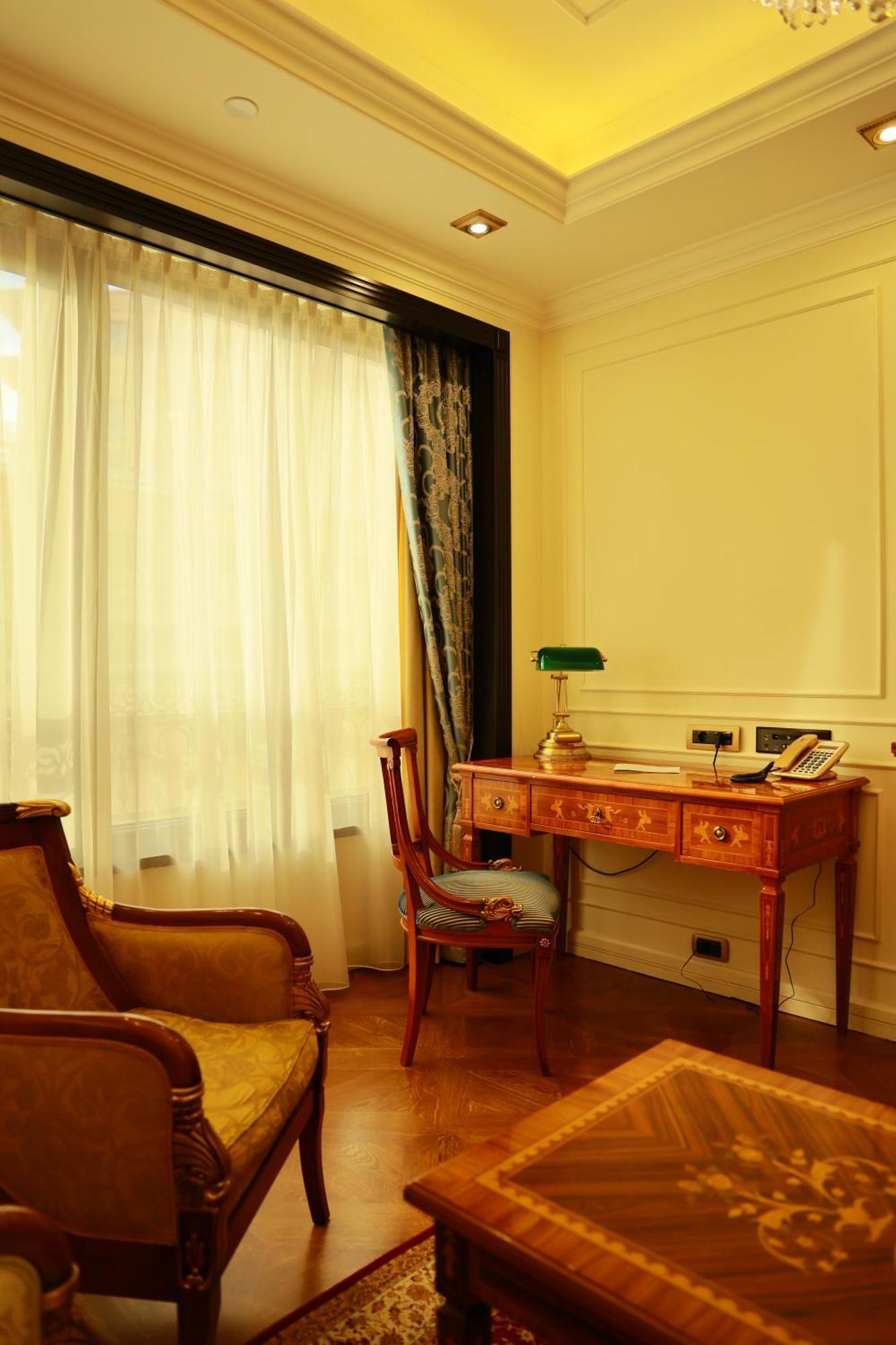 Golden Palace Hotel Jerevan Buitenkant foto