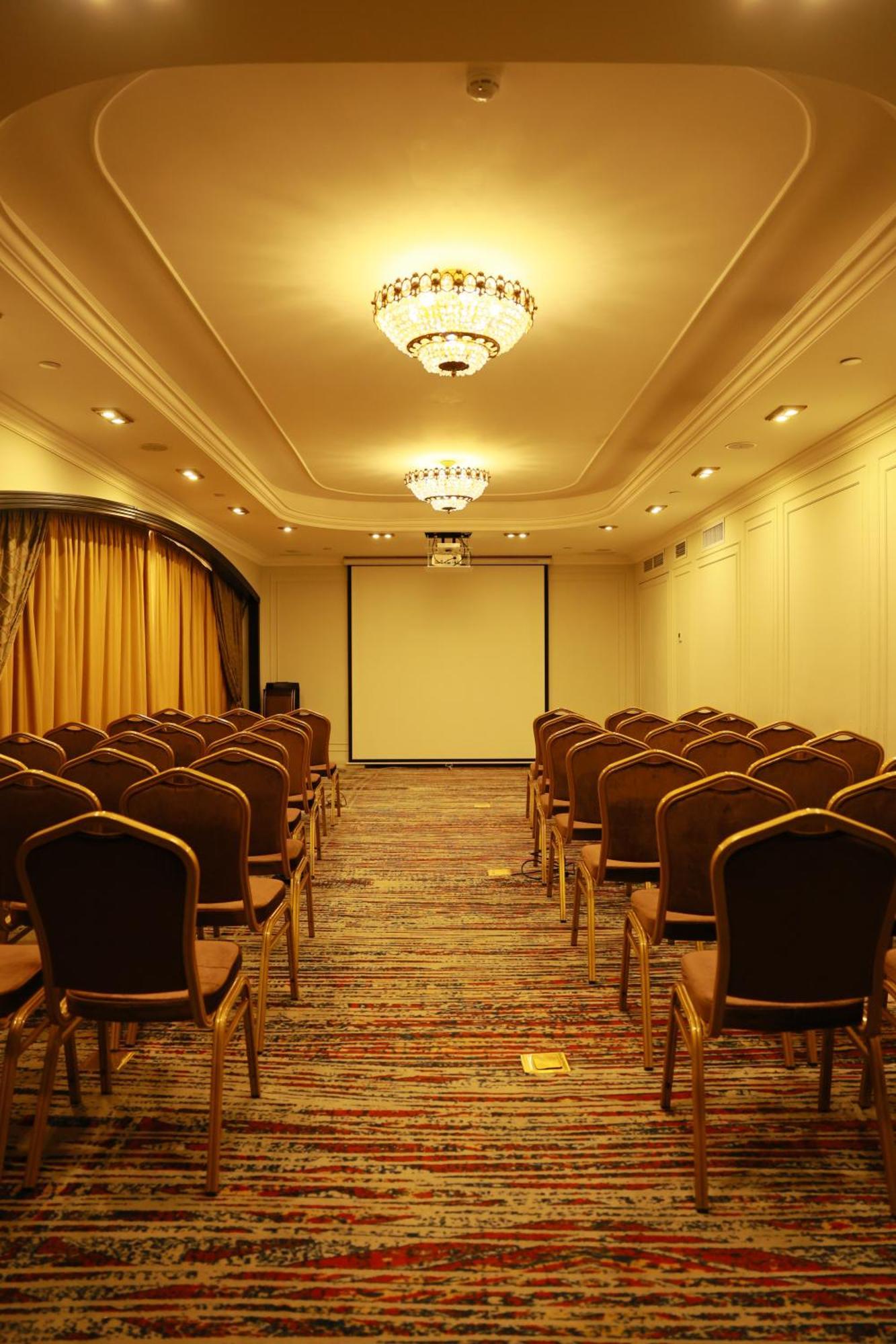 Golden Palace Hotel Jerevan Buitenkant foto