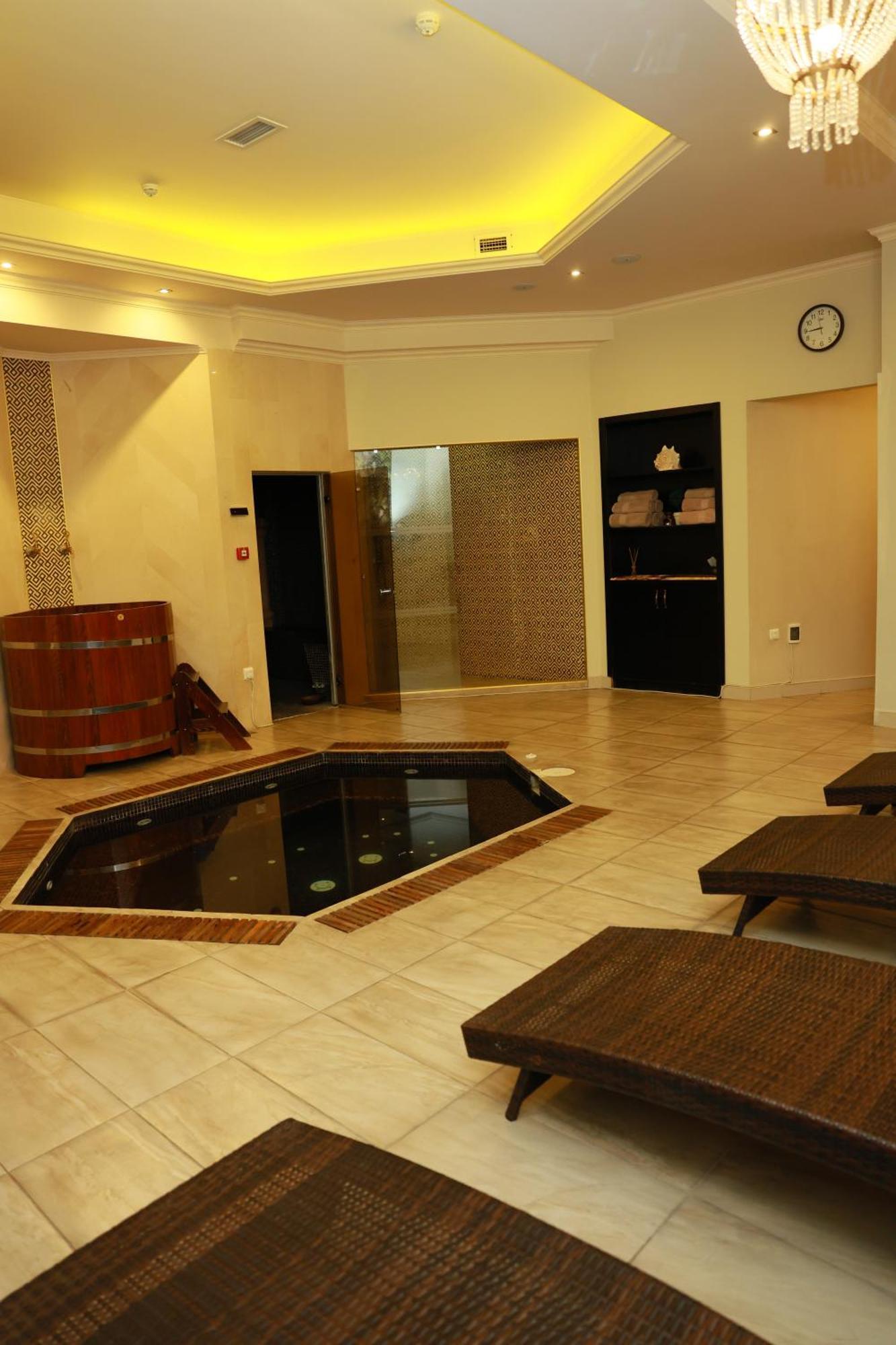 Golden Palace Hotel Jerevan Buitenkant foto