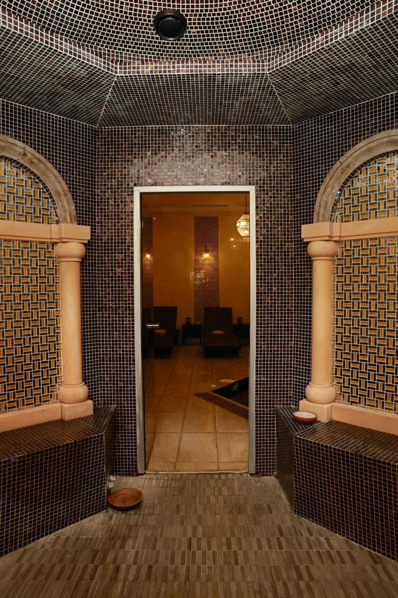 Golden Palace Hotel Jerevan Buitenkant foto