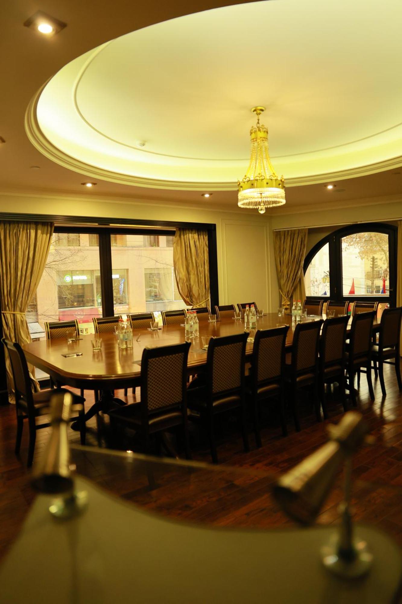 Golden Palace Hotel Jerevan Buitenkant foto