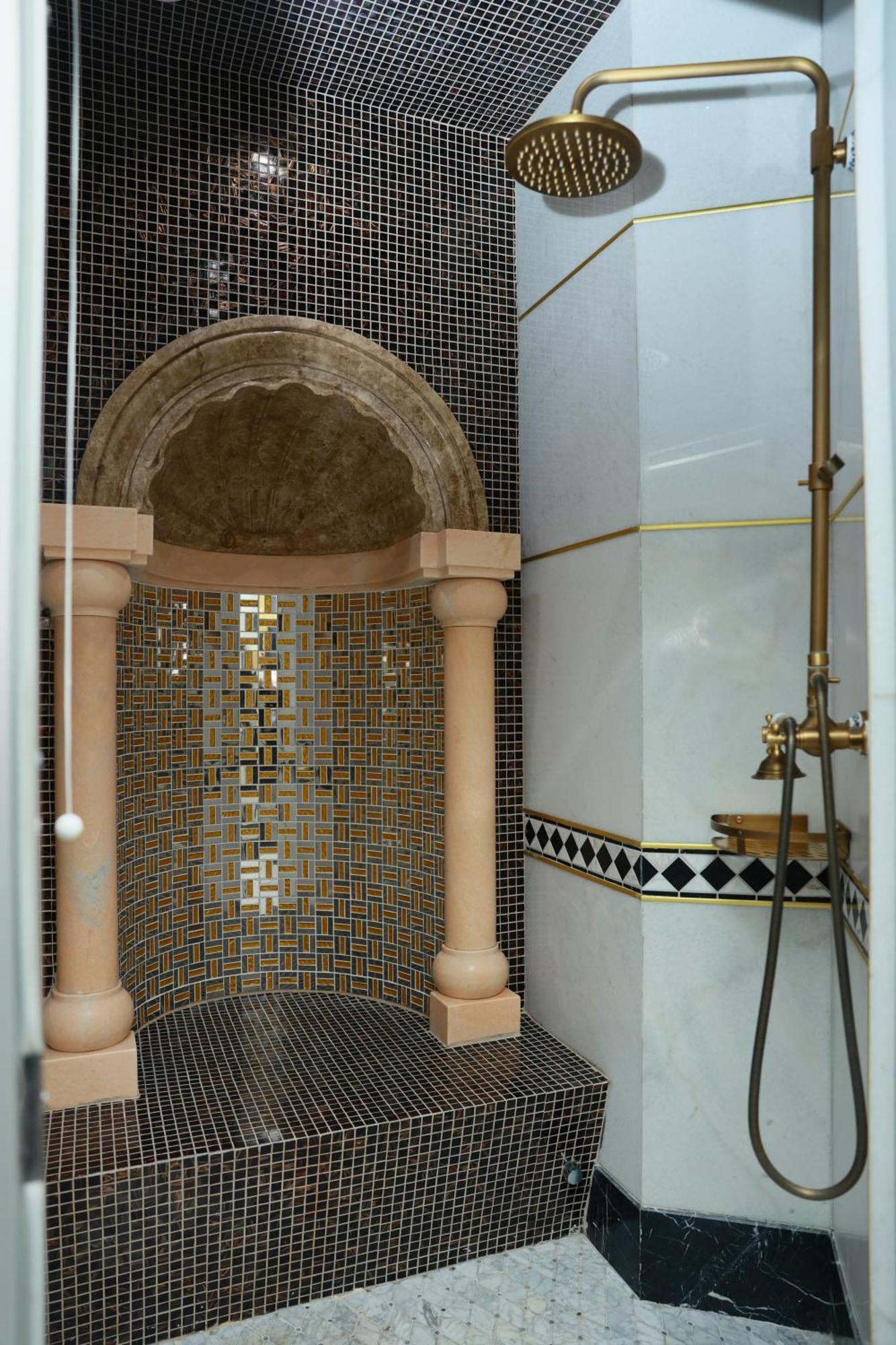 Golden Palace Hotel Jerevan Buitenkant foto