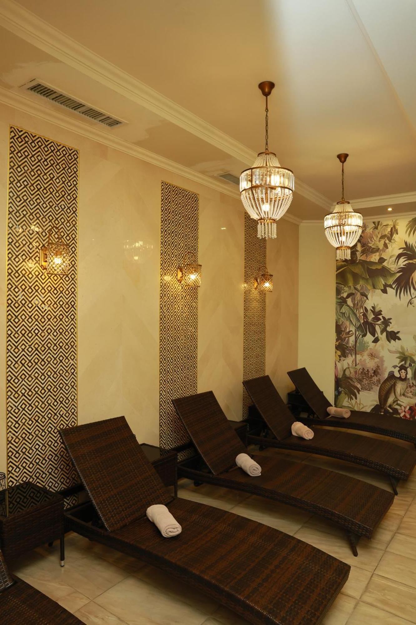 Golden Palace Hotel Jerevan Buitenkant foto