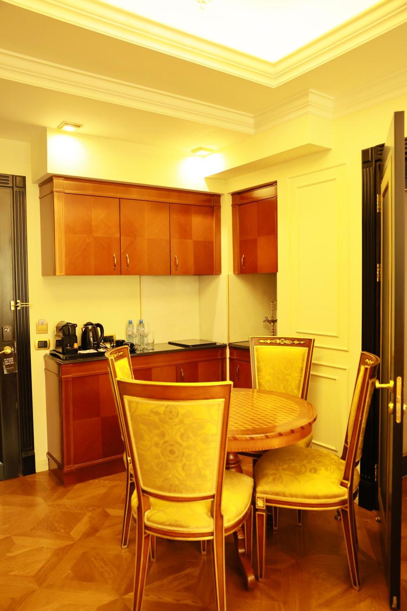 Golden Palace Hotel Jerevan Buitenkant foto