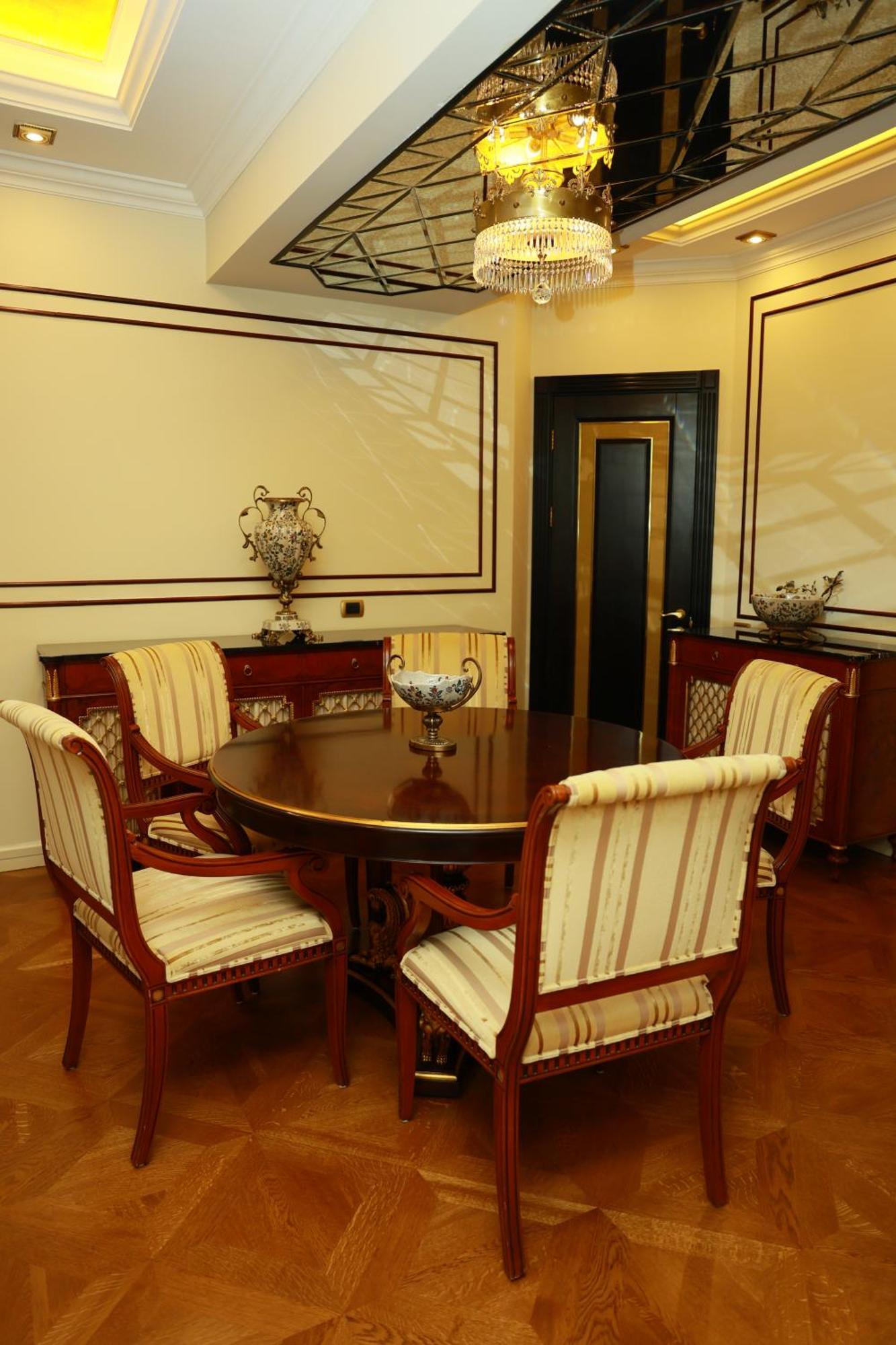 Golden Palace Hotel Jerevan Buitenkant foto
