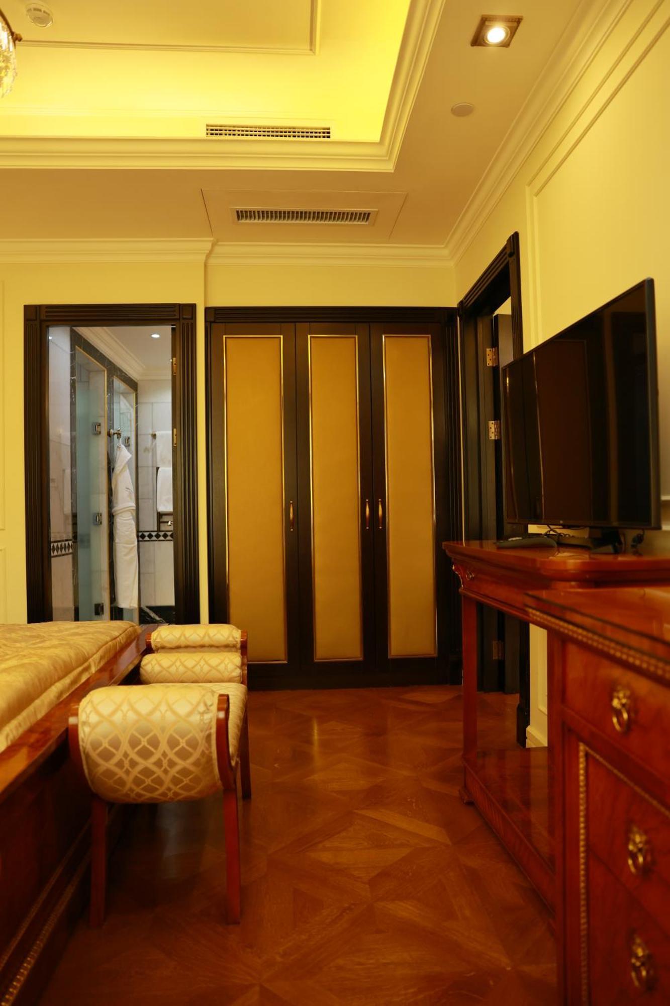 Golden Palace Hotel Jerevan Buitenkant foto