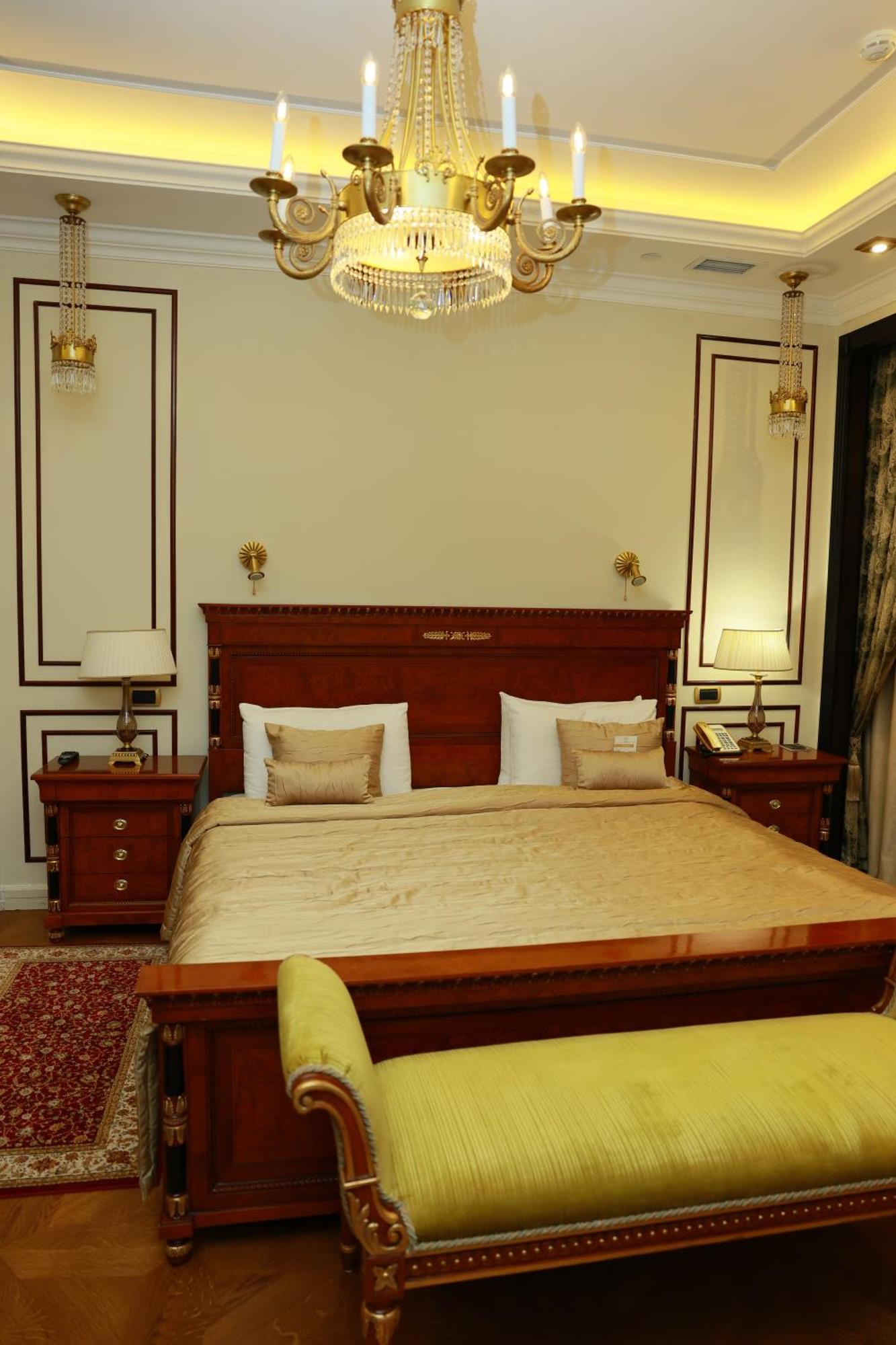 Golden Palace Hotel Jerevan Buitenkant foto