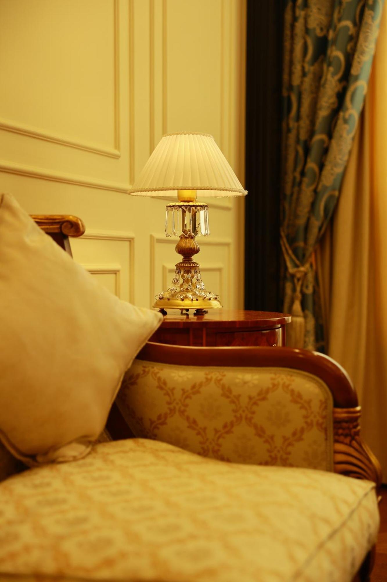 Golden Palace Hotel Jerevan Buitenkant foto
