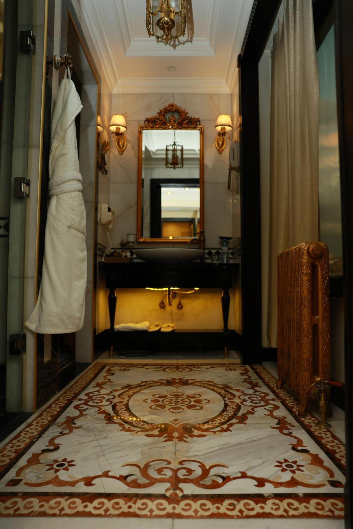 Golden Palace Hotel Jerevan Buitenkant foto