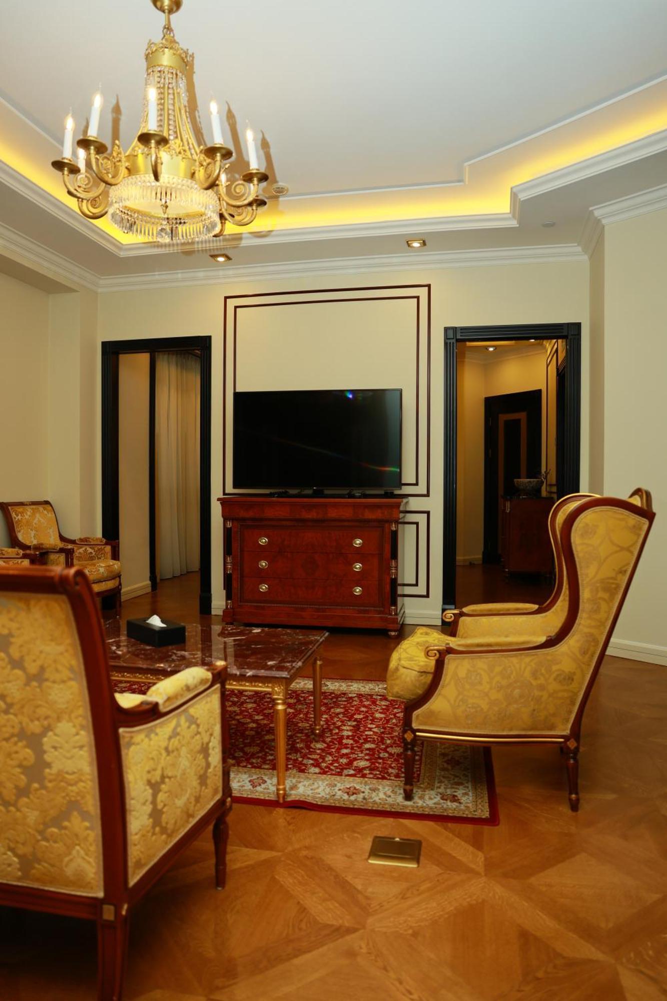 Golden Palace Hotel Jerevan Buitenkant foto