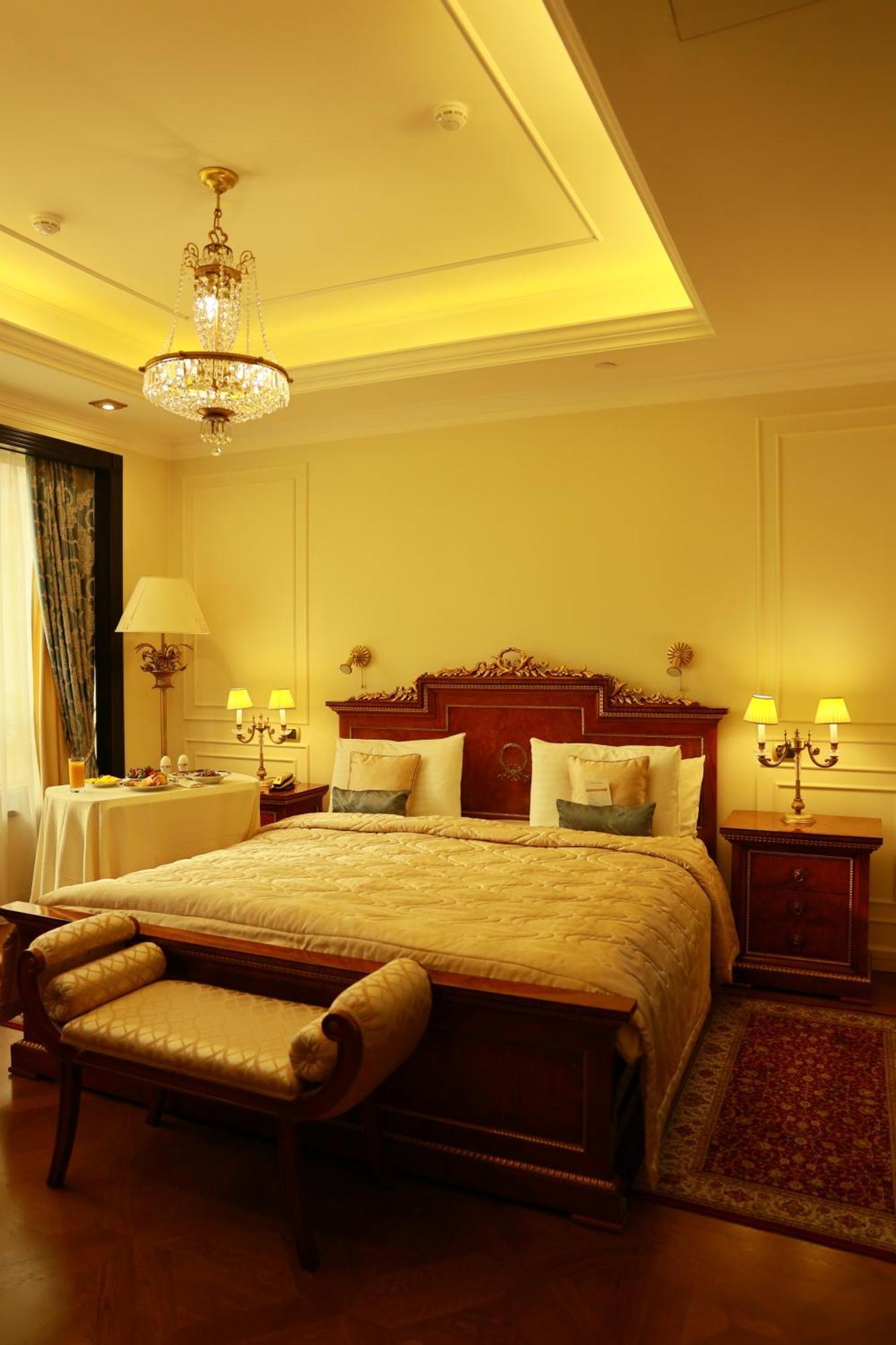 Golden Palace Hotel Jerevan Buitenkant foto