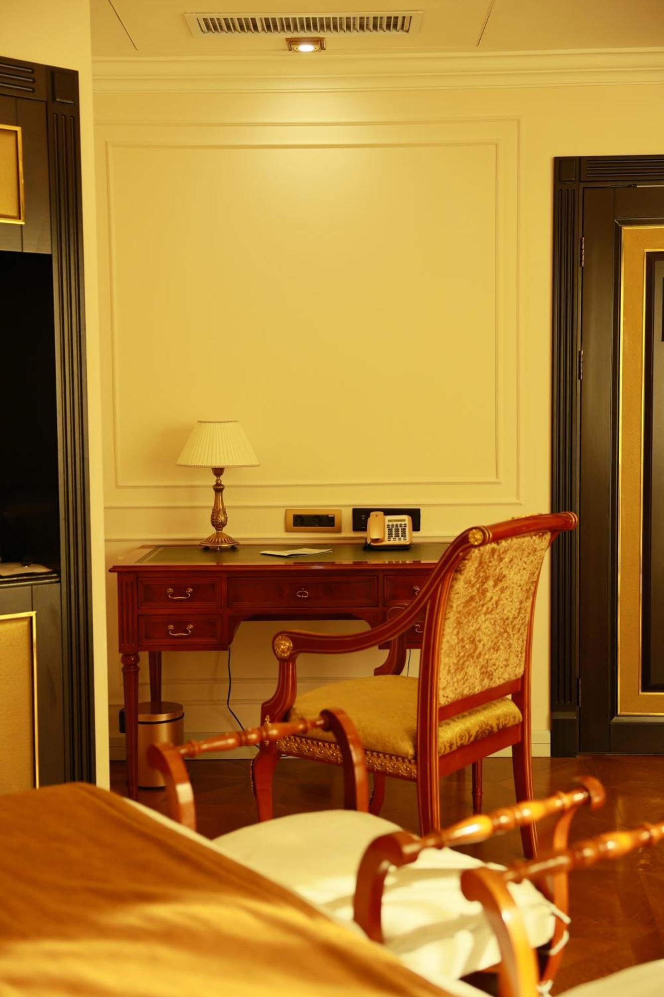 Golden Palace Hotel Jerevan Buitenkant foto