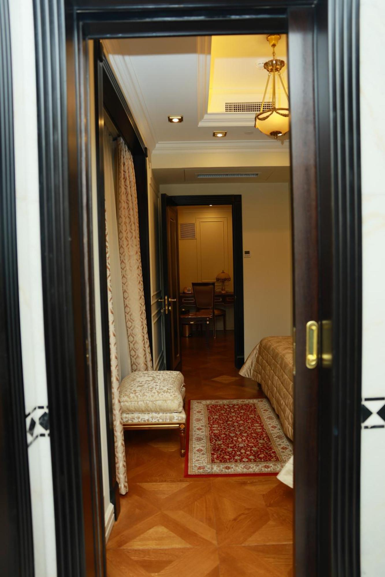 Golden Palace Hotel Jerevan Buitenkant foto