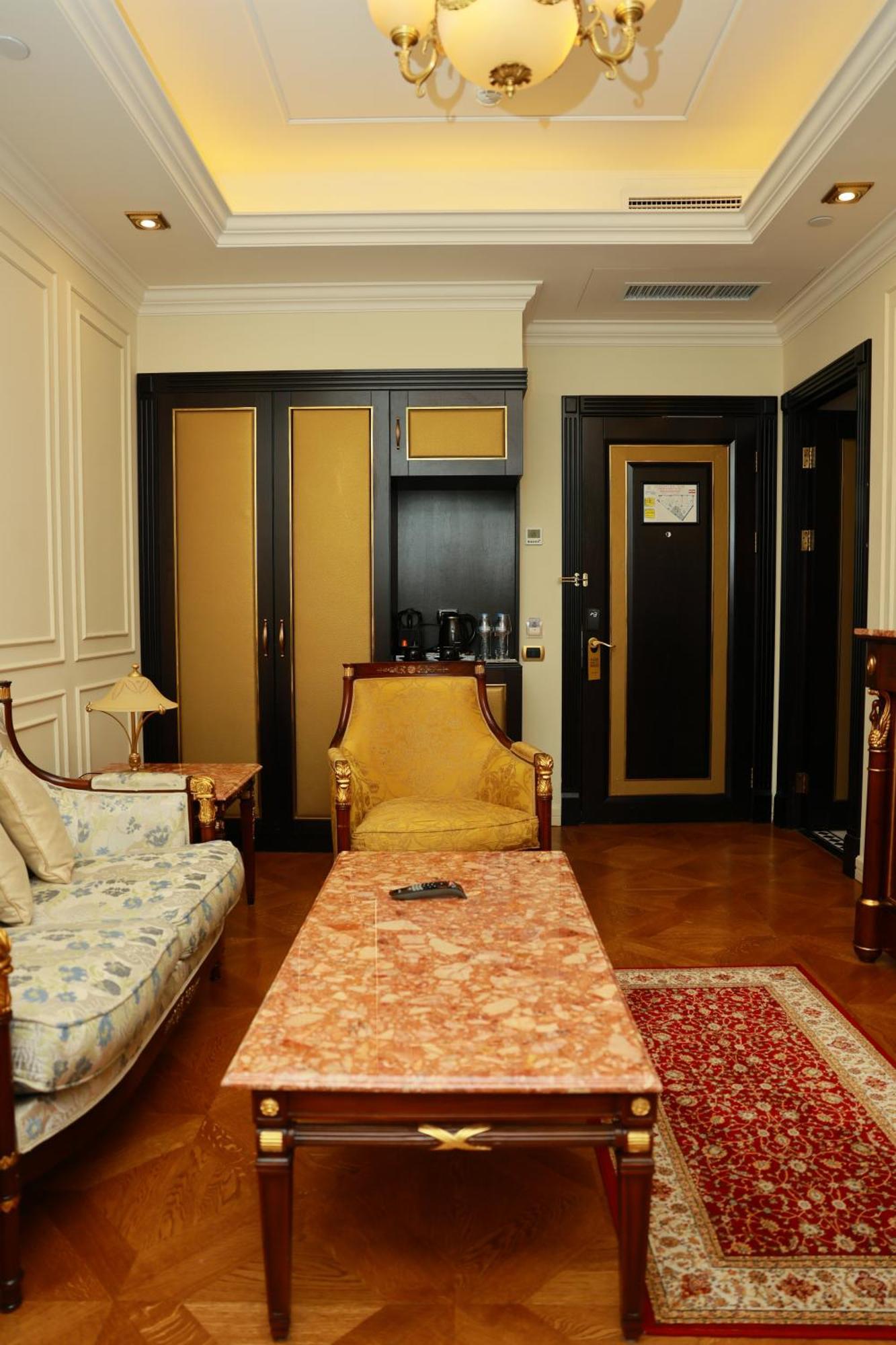 Golden Palace Hotel Jerevan Buitenkant foto