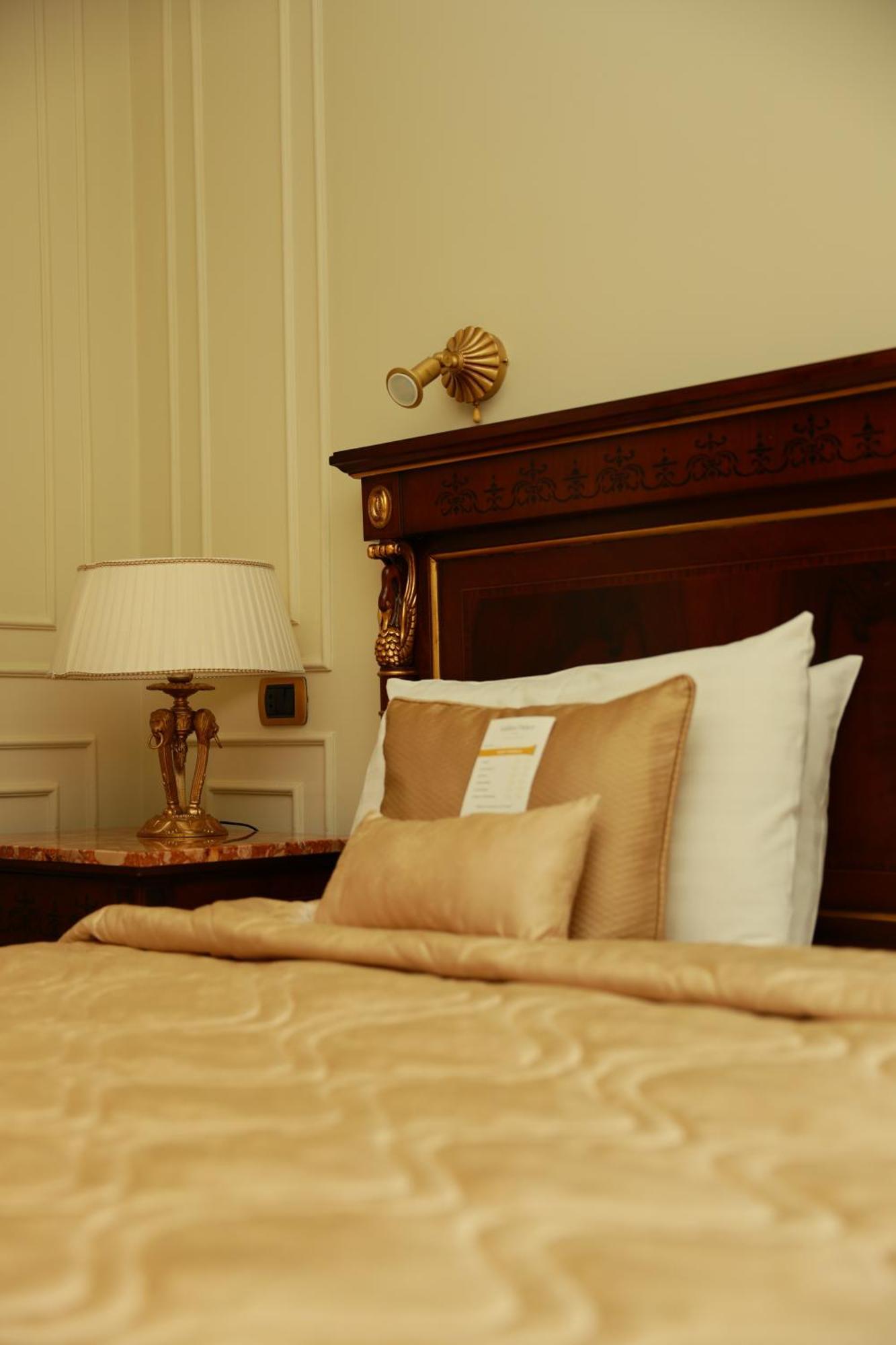 Golden Palace Hotel Jerevan Buitenkant foto