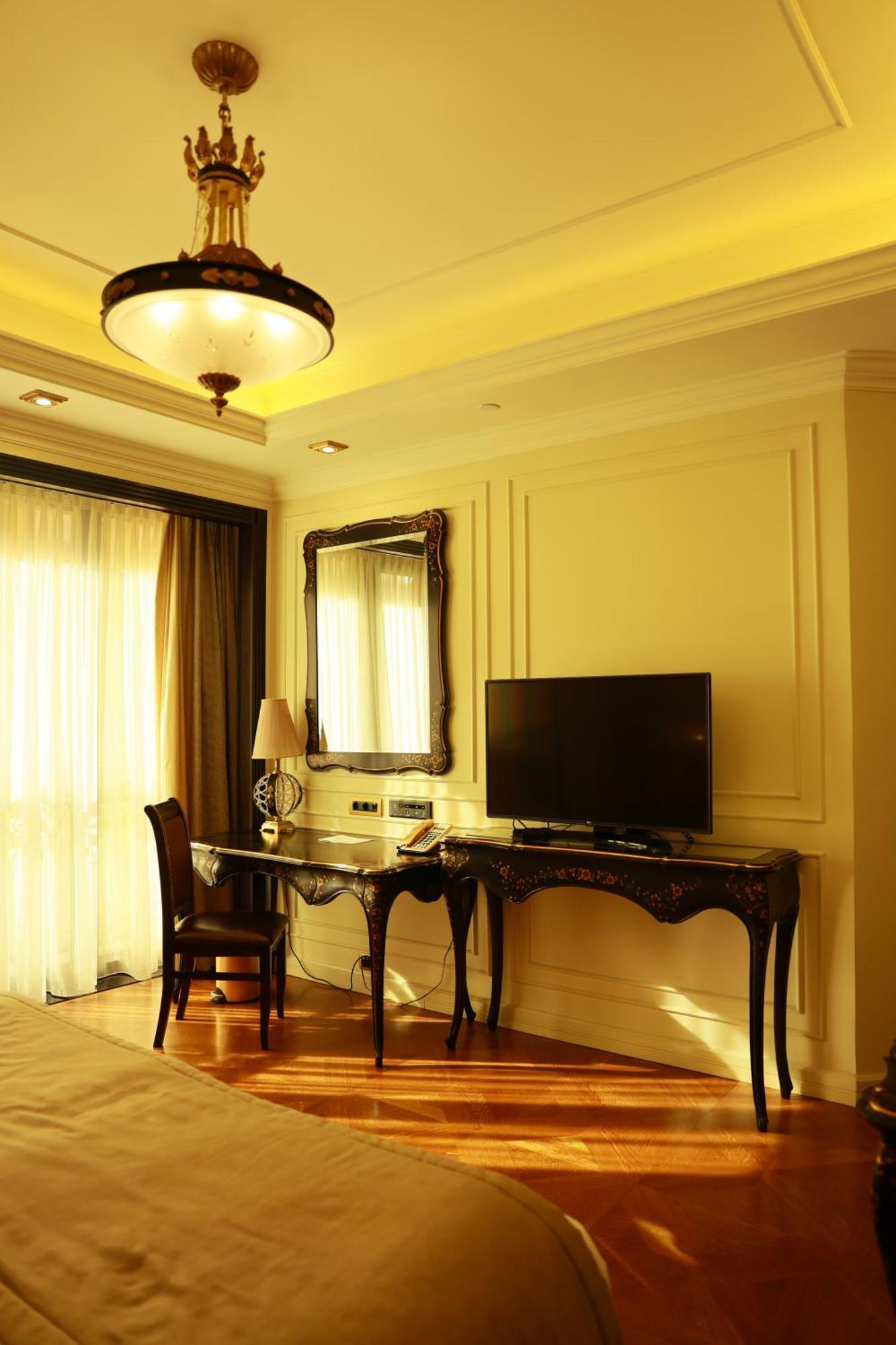 Golden Palace Hotel Jerevan Buitenkant foto